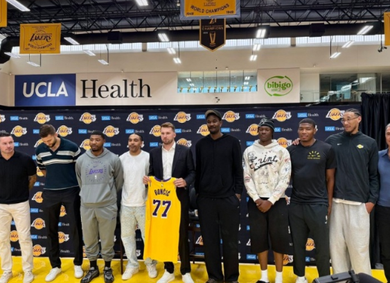 夸梅 - 布朗评布朗尼缺席事件:新秀当有新秀的态度